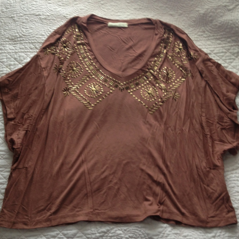 Trendy Lush Top with Gold Embossed Design